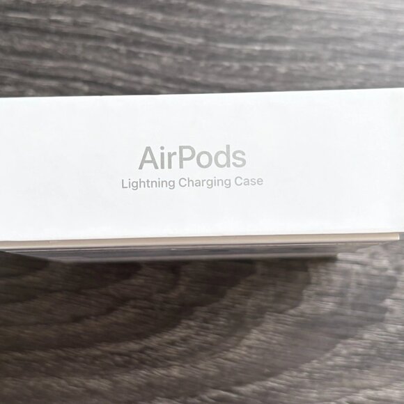 Apple AirPods 3rd Generation with Lighting charging case - Pre Owned - Picture 12 of 13